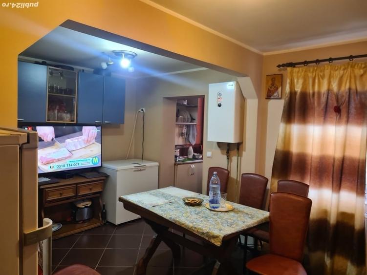 Apartament cu 4 camere în Târgu Bujor