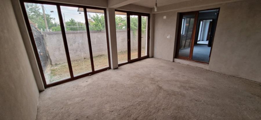 Casă individuală cu 6 camere cu Canalizare în Iancu Jianu