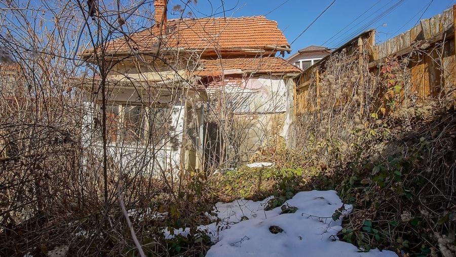 Casă individuală cu 2 camere cu Teren 230 Mp în Schei
