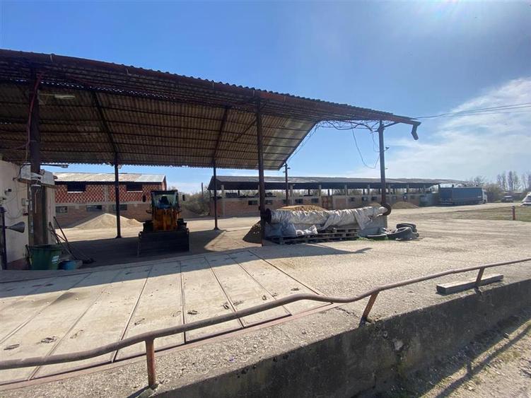 Spațiu industrial, în Est