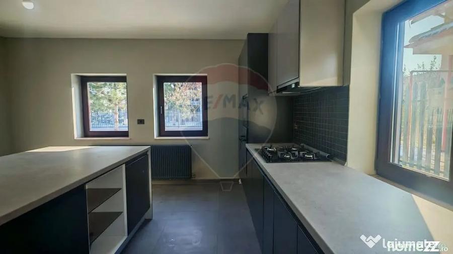 Casă cu 4 camere cu Teren 563 Mp în Corbeanca