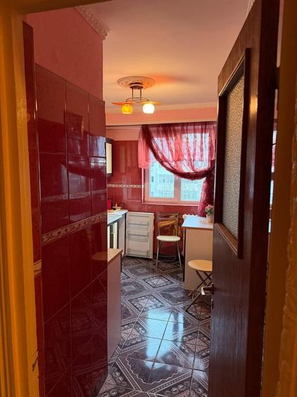 Apartament cu 3 camere decomandat în Exterior Vest