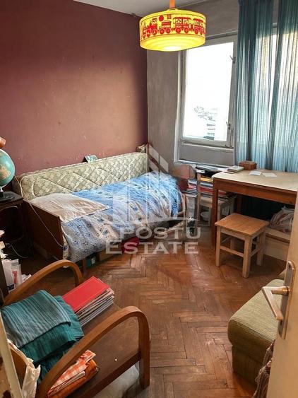 Apartament cu 4 camere decomandat, mobilat în Complex Studențesc