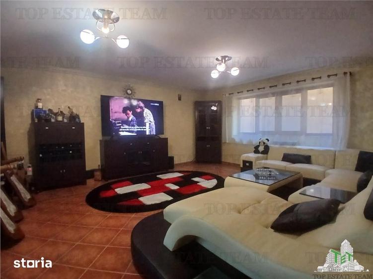 Casă cu 5 camere decomandat cu Teren 500 Mp în Central