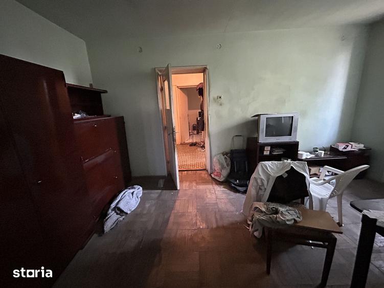 Apartament cu 3 camere semidecomandat în Podgoria