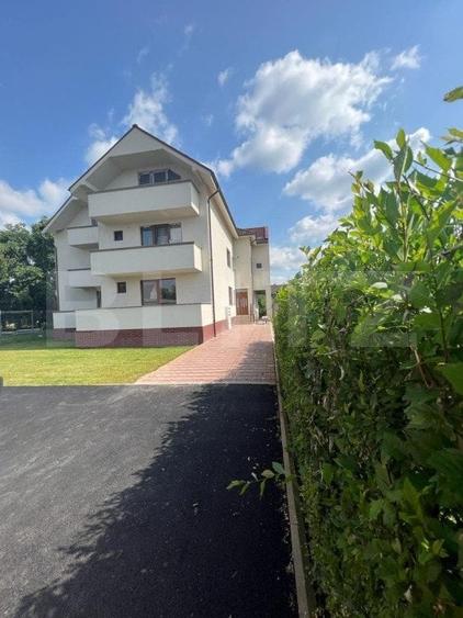 Apartament cu 3 camere semidecomandat în Careiului