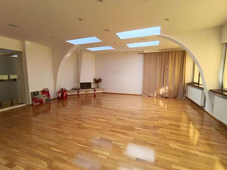 Birou, de 170 mp, în Blumăna