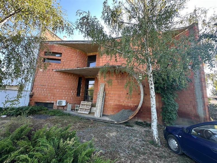 Casă cu 4 camere cu Teren 750 Mp în Exterior Sud