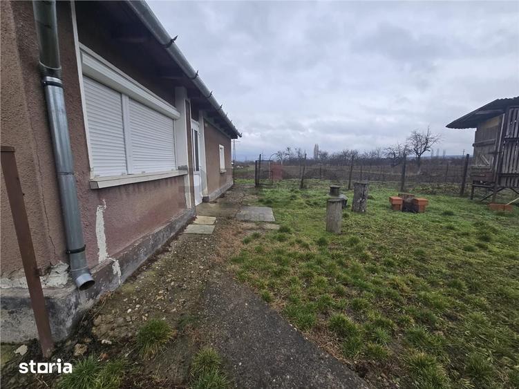 Casă cu 2 camere cu Teren 2685 Mp în Curtuișeni