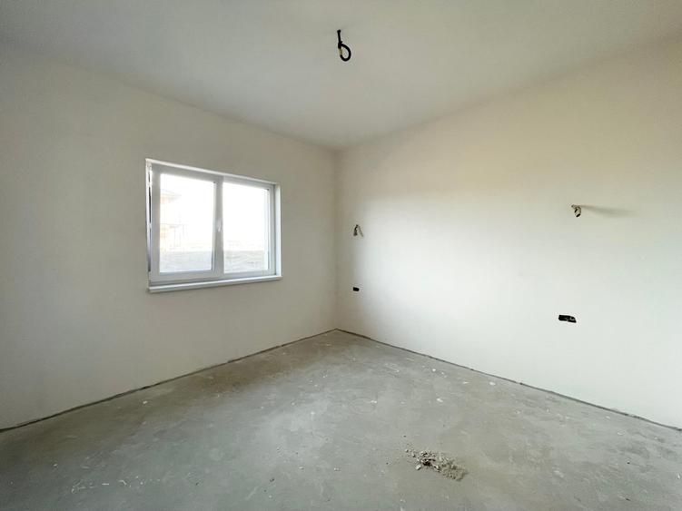 Duplex cu 4 camere cu Canalizare în Moșnița Nouă