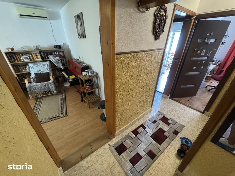 Apartament cu 4 camere decomandat în Central