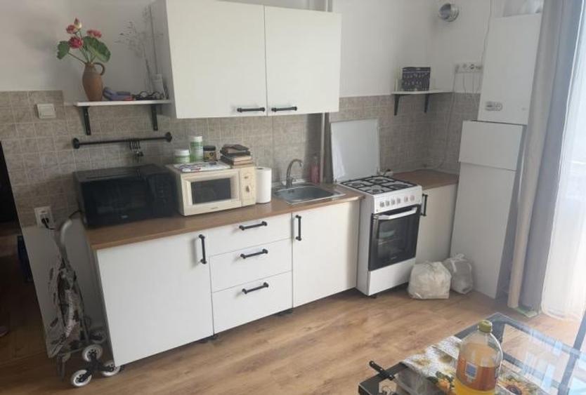 Apartament cu 3 camere semidecomandat, mobilat în Grivița