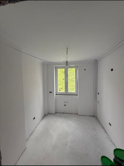 Apartament cu 3 camere semidecomandat în Ultracentral