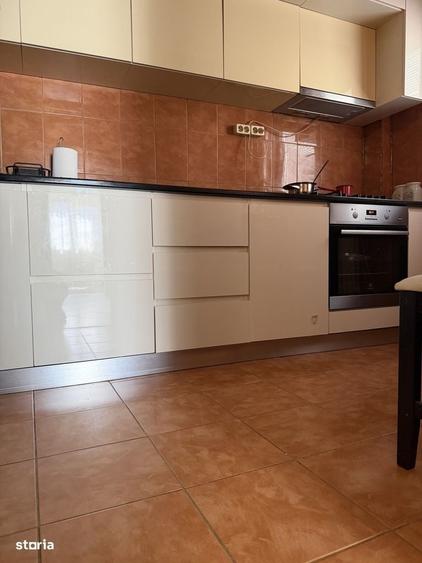 Apartament cu 3 camere decomandat în Drumul Taberei
