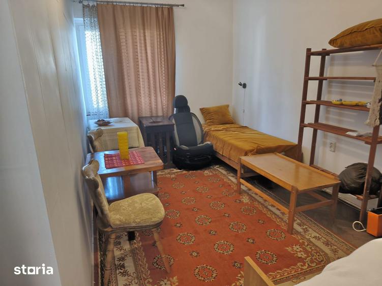 Casa de locuit cu 3 camere, curte si garaj pe strada Budiului - 19