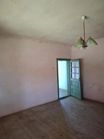 Casă cu 2 camere cu Teren 4700 Mp în Zorani