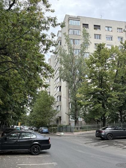 Particular apartament decomandat 2 camere metrou titan - 1