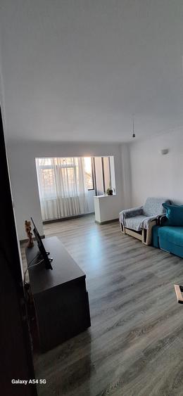 Apartament cu 3 camere decomandat în Tomis III