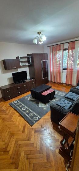 Apartament cu 3 camere semidecomandat, mobilat în Complex Studențesc