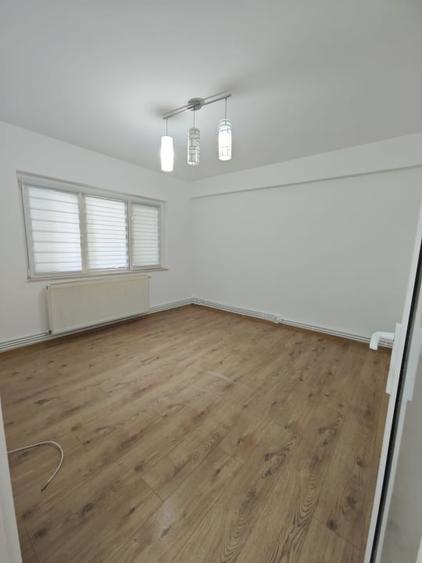 Apartament spațios,de vanzare, 3 camere, 98 mp, zona Petru Rares - 2