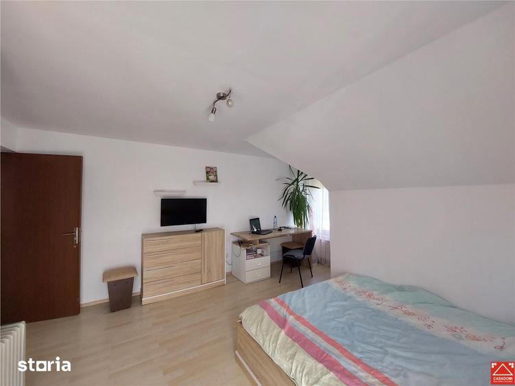 Casă cu 5 camere cu Teren 540 Mp în Sânmihaiu Român
