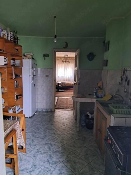 Apartament cu 4 camere decomandat în Coman