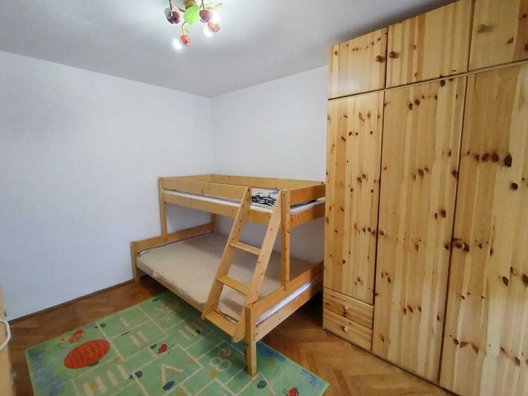 Apartament cu 3 camere decomandat în Girocului
