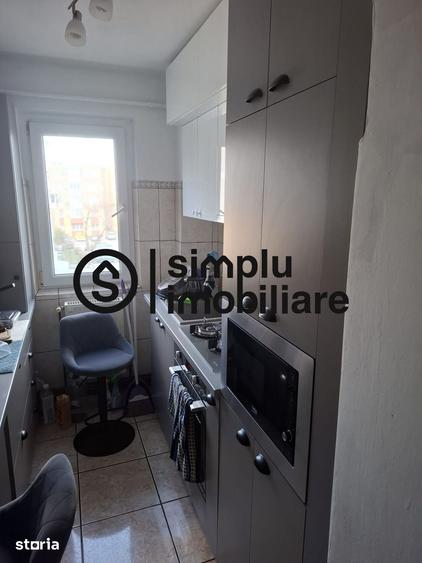 Apartament cu 3 camere în Craiovița Nouă