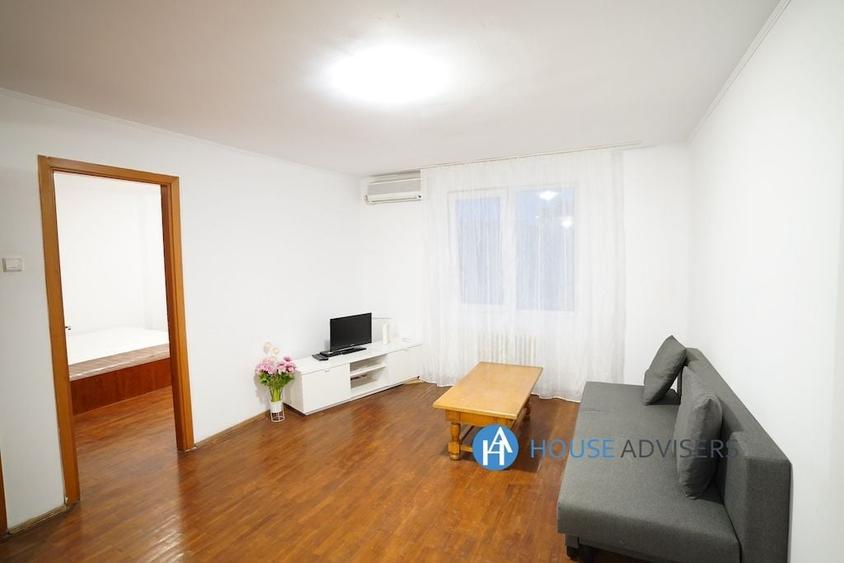 Apartament cu 3 camere, mobilat în Romană