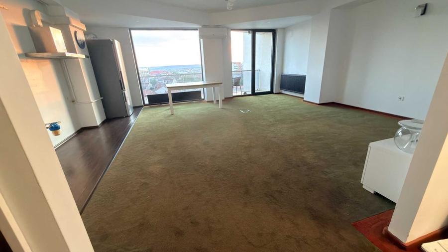Apartament cu 4 camere decomandat în Ultracentral