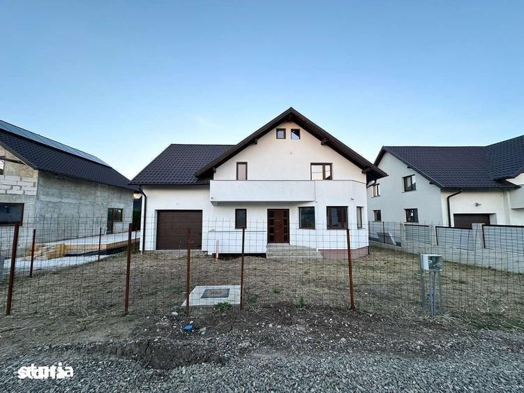 Casă cu 5 camere cu Teren 4000 Mp în Ipotești