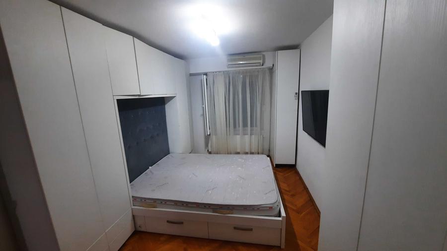 Apartament cu 3 camere decomandat în Polivalentă
