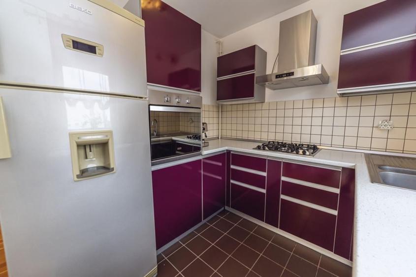 Apartament cu 3 camere decomandat, mobilat în Central