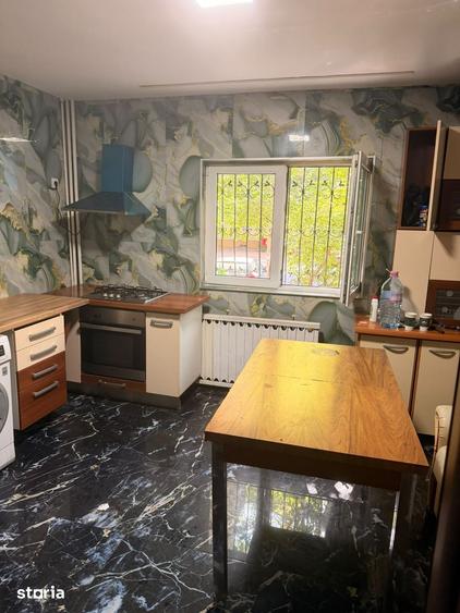 Apartament cu 4 camere decomandat în Vitan