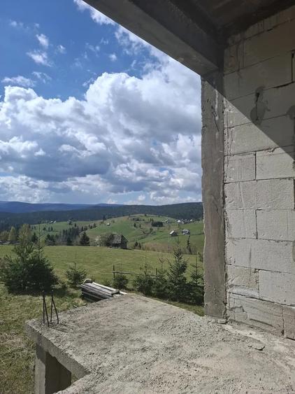 Casă cu Teren 1300 Mp în Măguri