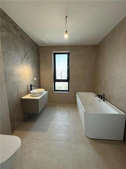 Apartament cu 3 camere decomandat în Torontalului