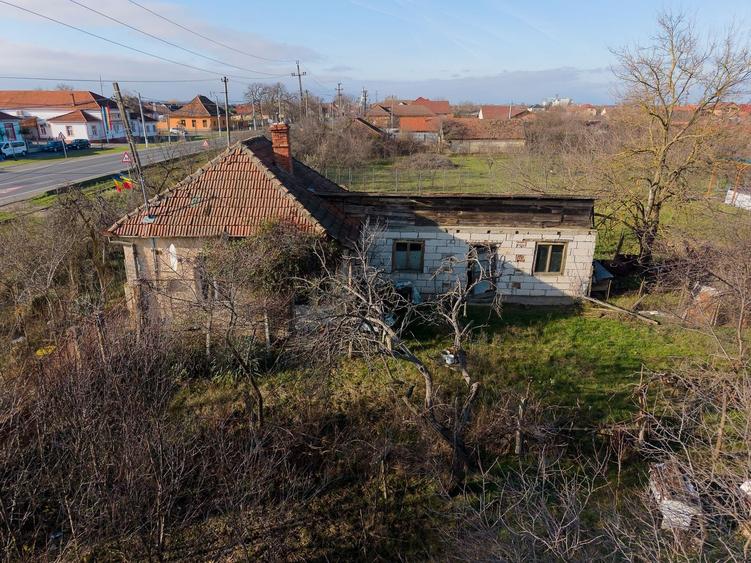 Casă individuală cu 3 camere cu Canalizare în Mândruloc
