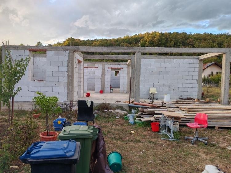Teren cu casa in constructie - 1