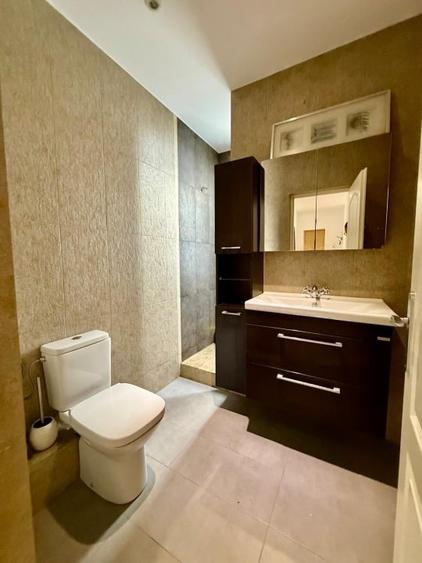 Apartament cu 3 camere semidecomandat, mobilat în Florești