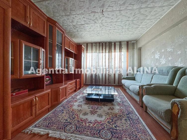 Apartament cu 3 camere decomandat în Astoria