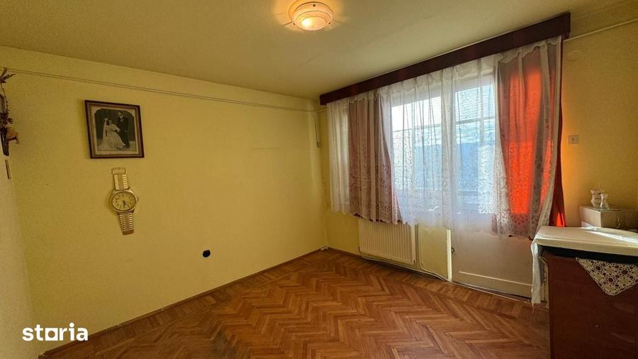 Apartament cu 3 camere decomandat în Cornișa