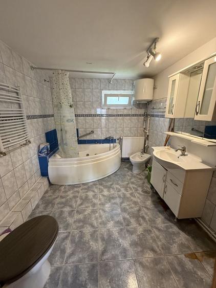 Casă individuală cu 5 camere cu Canalizare în Ghioșești