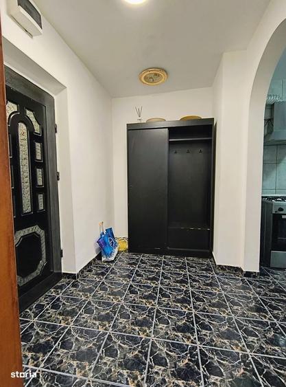 Apartament cu 3 camere semidecomandat în Pantelimon