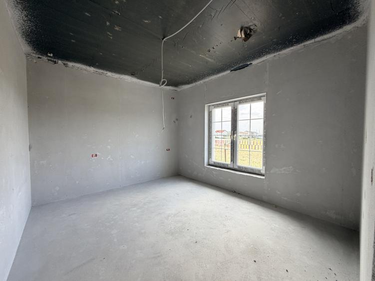 Duplex cu 4 camere cu Canalizare în Moșnița Nouă