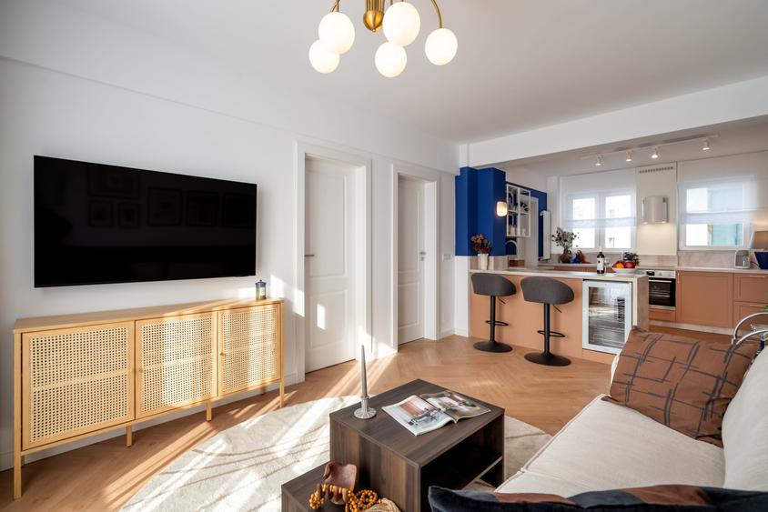 Apartament cu 3 camere semidecomandat în Calea Victoriei