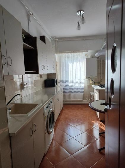 Apartament cu 2 camere decomandat în Delfinariu