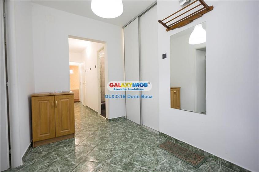 Apartament cu 3 camere decomandat, mobilat în Titan