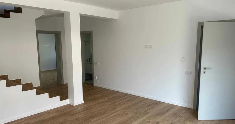 Duplex cu 4 camere cu Canalizare în Florești
