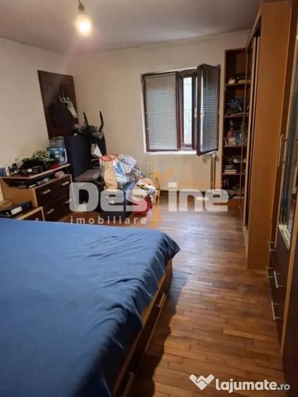 Casă cu 6 camere cu Teren 1521 Mp în Poiana