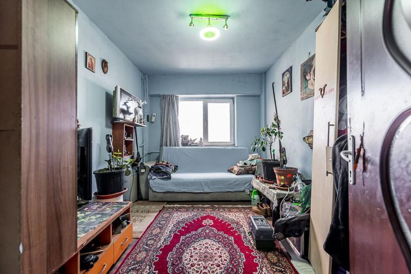 Apartament cu 5 camere semidecomandat în Micălaca